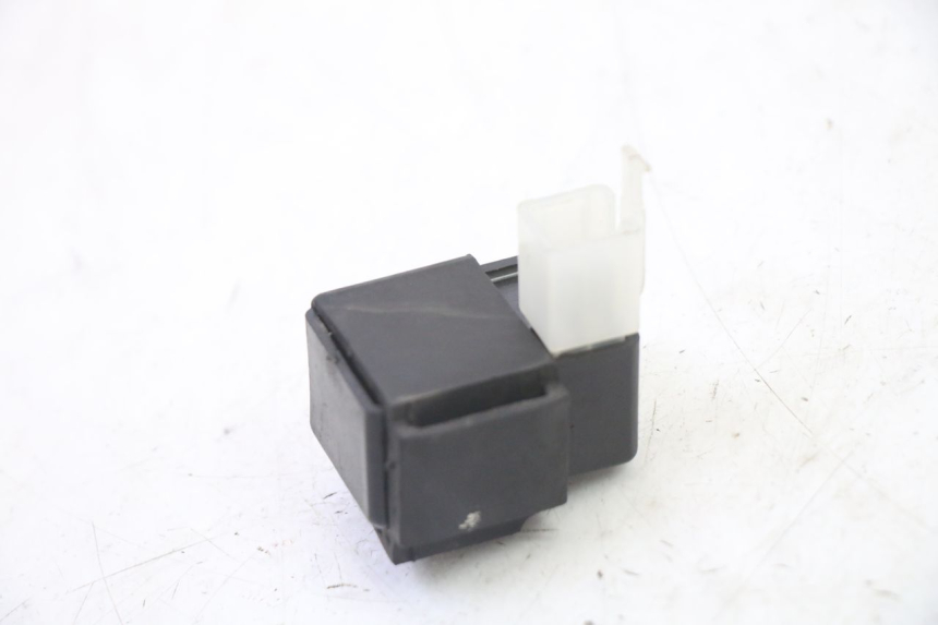 photo de RELAY HONDA CBR RR FIREBLADE 900 (1992 - 1994) - Alternative perspective