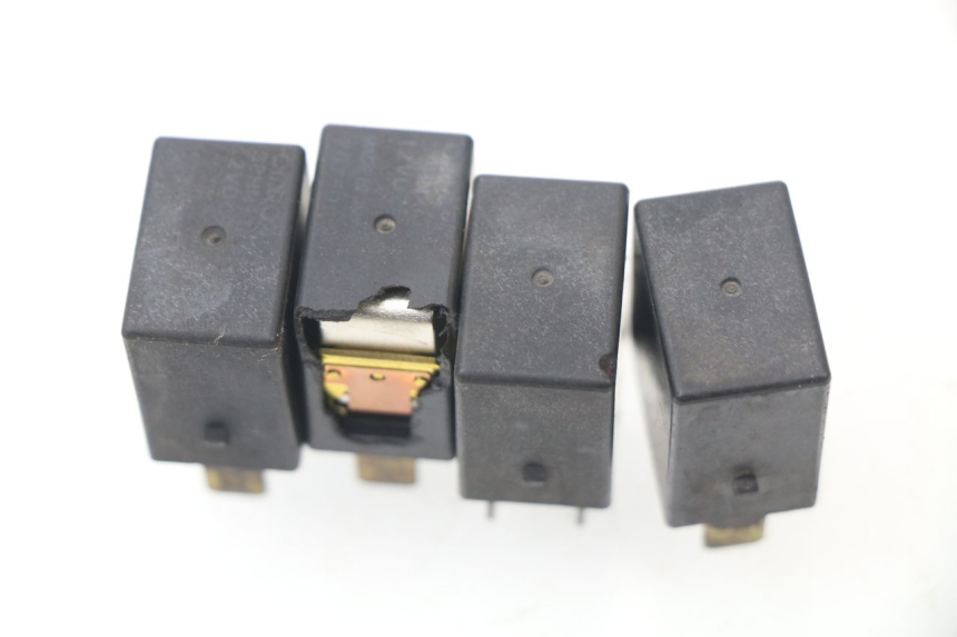 photo de ELECTRICAL RELAY HONDA FES PANTHEON 125 (2003 - 2007) - Component detail