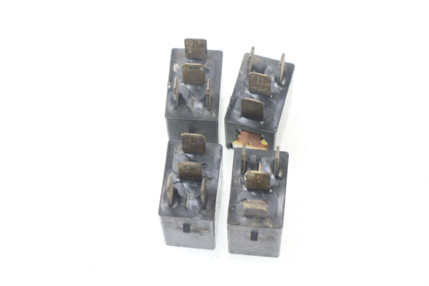 photo de ELECTRICAL RELAY HONDA FES PANTHEON 125 (2003 - 2007) - Alternative perspective