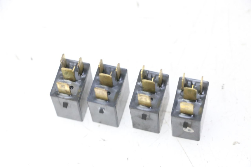 photo de ELECTRIC RELAY HONDA FES S-WING SWING ABS 125 (2007 - 2015) - Alternative perspective