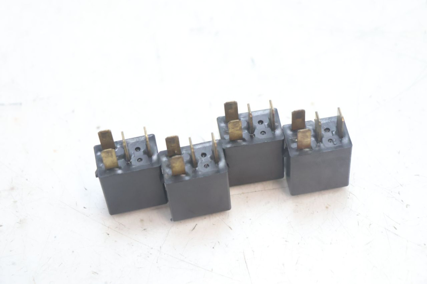 photo de RELAY HONDA FJS SILVER WING SILVERWING 400 (2005 - 2008) - Zoom on usage condition