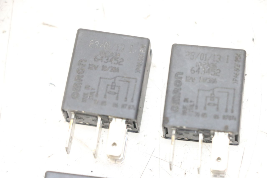 photo de RELAY PIAGGIO IE MP3 YOURBAN 300 (2011 - 2016) - Alternative perspective