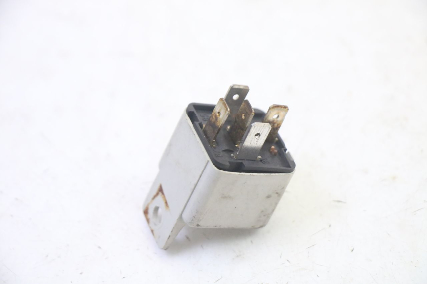 photo de RELAY PIAGGIO LIBERTY 125 (1998 - 2008) - Alternative perspective