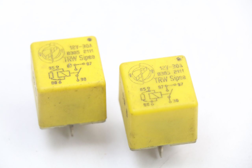 photo de ELECTRICAL RELAY PIAGGIO MP3 125 (2006 - 2014) - Alternative perspective