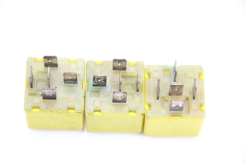 photo de ELECTRICAL RELAY GILERA NEXUS 125 (2009 - 2013) - Alternative perspective