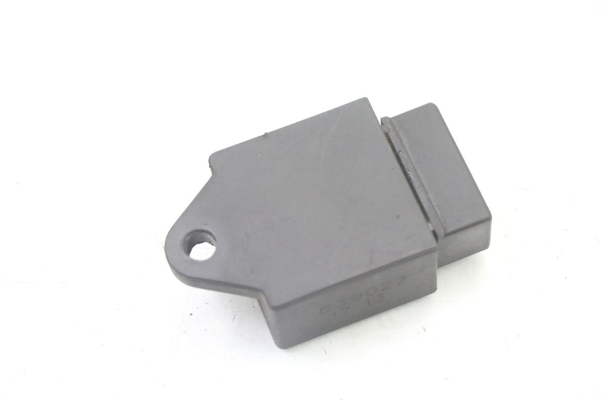 photo de ELECTRICAL RELAY PIAGGIO FLY 2T 50 (2004 - 2017) - Alternative perspective