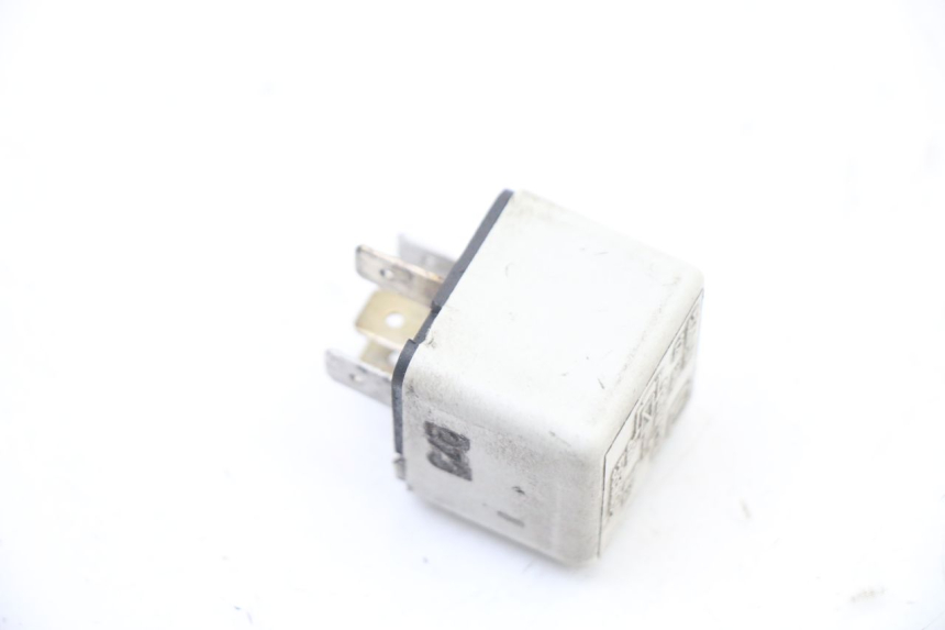 photo de ELECTRICAL RELAY PIAGGIO VESPA GRANTURISMO 125 (2003 - 2007) - Alternative perspective