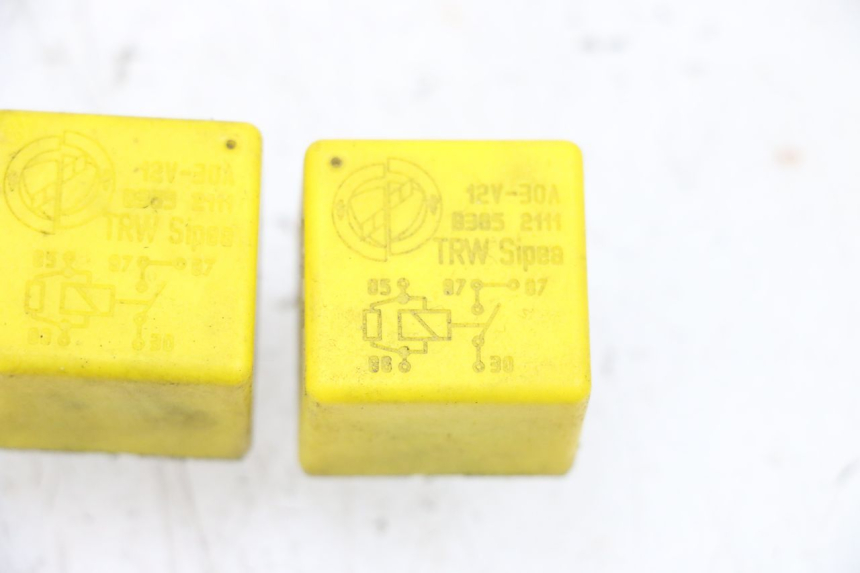 photo de ELECTRICAL RELAY PIAGGIO VESPA GTS SUPER IE 125 (2009 - 2016) - Zoom on usage condition