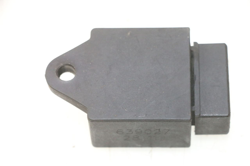 photo de ELECTRICAL RELAY PIAGGIO VESPA LX 2T 50 (2005 - 2013) - Zoom on usage condition