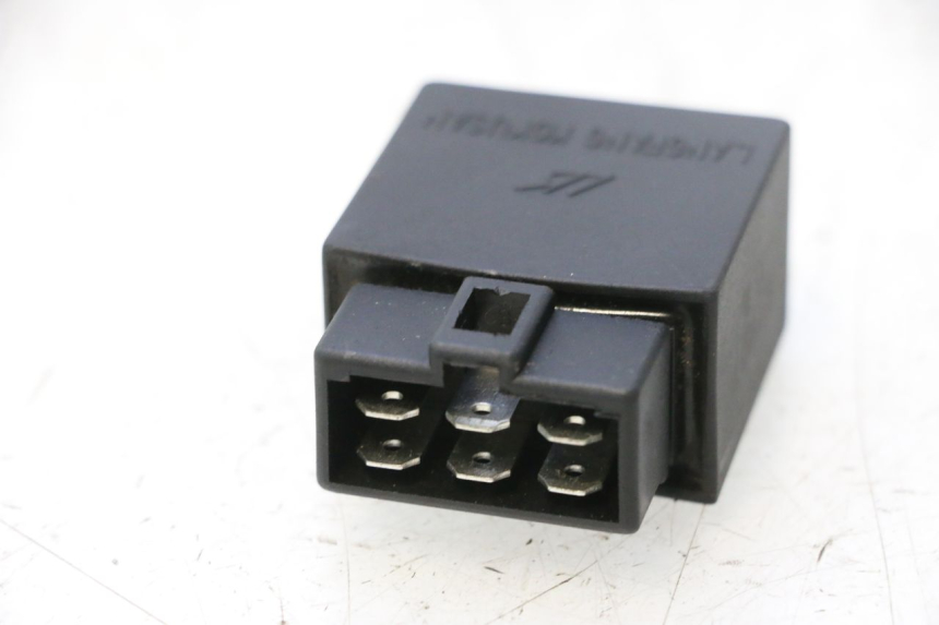 photo de ELECTRICAL RELAY PIAGGIO VESPA PRIMAVERA 2T 50 (2013 - 2018) - Alternative perspective