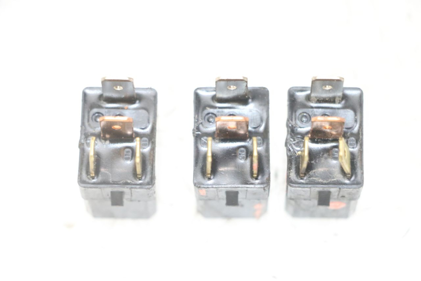 photo de ELECTRICAL RELAY YAMAHA XMAX X-MAX 125 (2006 - 2009) - Alternative perspective