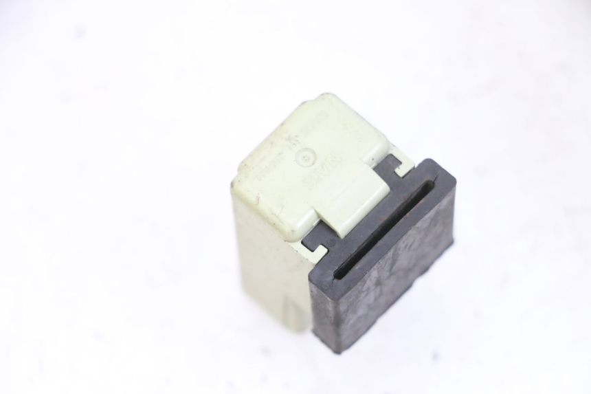 photo de ELECTRICAL RELAY YAMAHA X-MAX XMAX 125 (2010 - 2013) - Alternative perspective