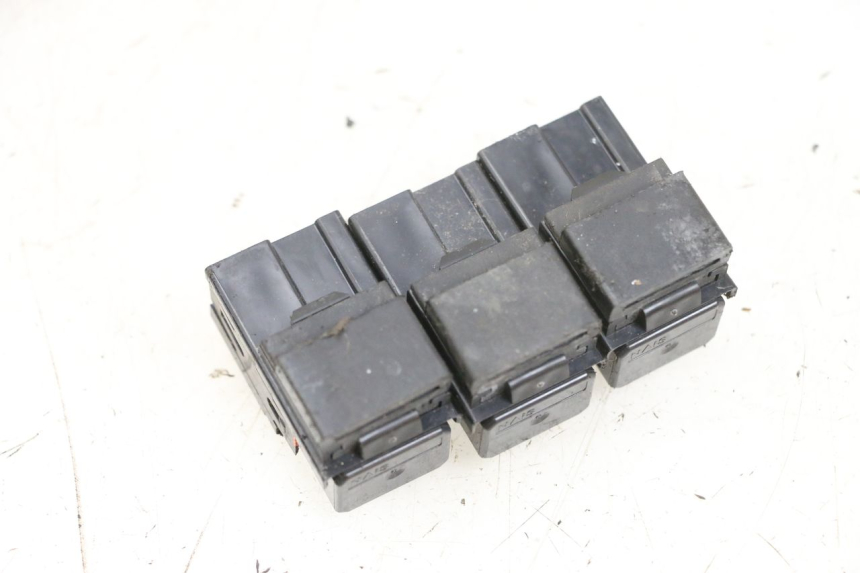 photo de ELECTRICAL RELAY YAMAHA XMAX X-MAX 125 (2006 - 2009) - Alternative perspective