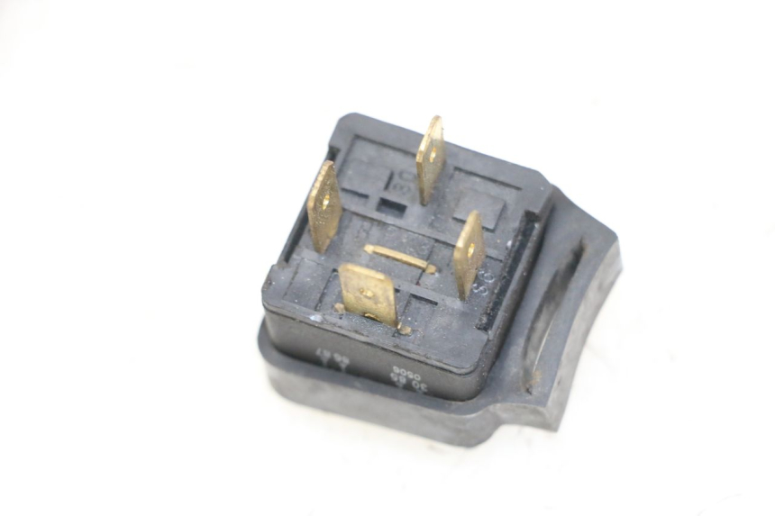 photo de ELECTRICAL RELAY YAMAHA YP MAJESTY 125 (2007 - 2010) - Zoom on usage condition