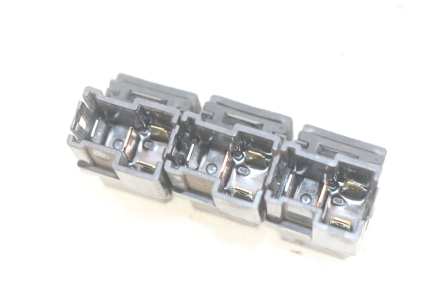 photo de ELECTRICAL RELAY YAMAHA YP MAJESTY 400 (2004 - 2008) - Alternative perspective