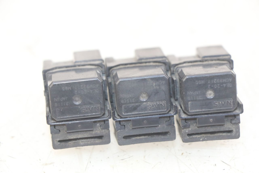 photo de ELECTRICAL RELAY YAMAHA YP MAJESTY 400 (2004 - 2008) - Technical close-up