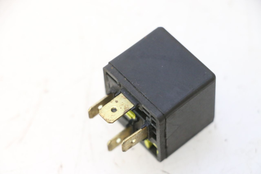 photo de ELECTRICAL RELAY YAMAHA YP MAJESTY 125 (1998 - 2001) - Component detail