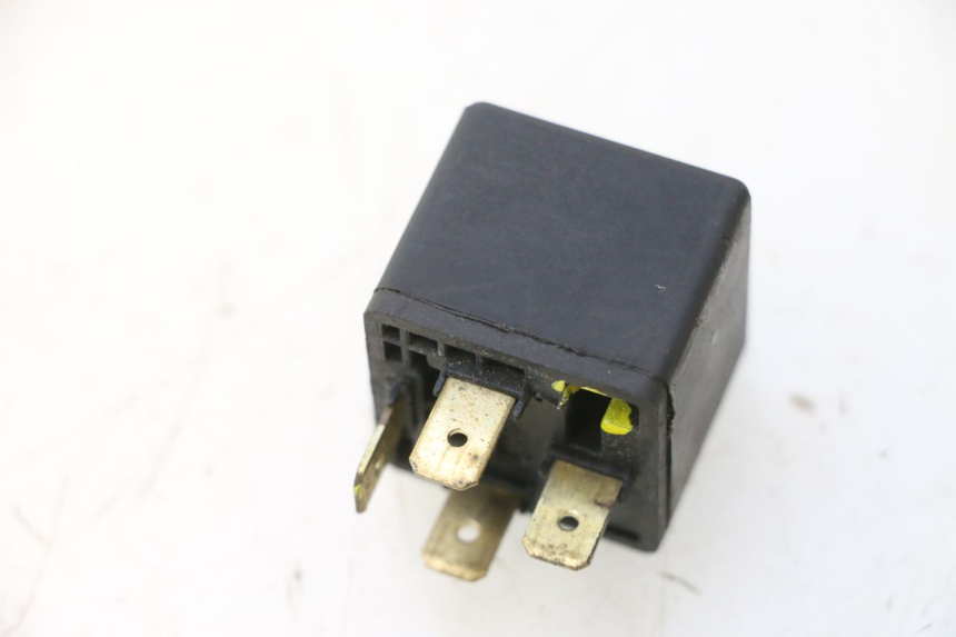 photo de ELECTRICAL RELAY YAMAHA YP MAJESTY 125 (1998 - 2001) - Zoom on usage condition