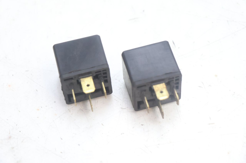 photo de ELECTRICAL RELAY YAMAHA YP MAJESTY 125 (2002 - 2006) - Component detail