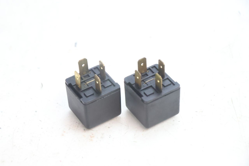 photo de ELECTRICAL RELAY YAMAHA YP MAJESTY 125 (2002 - 2006) - Alternative perspective