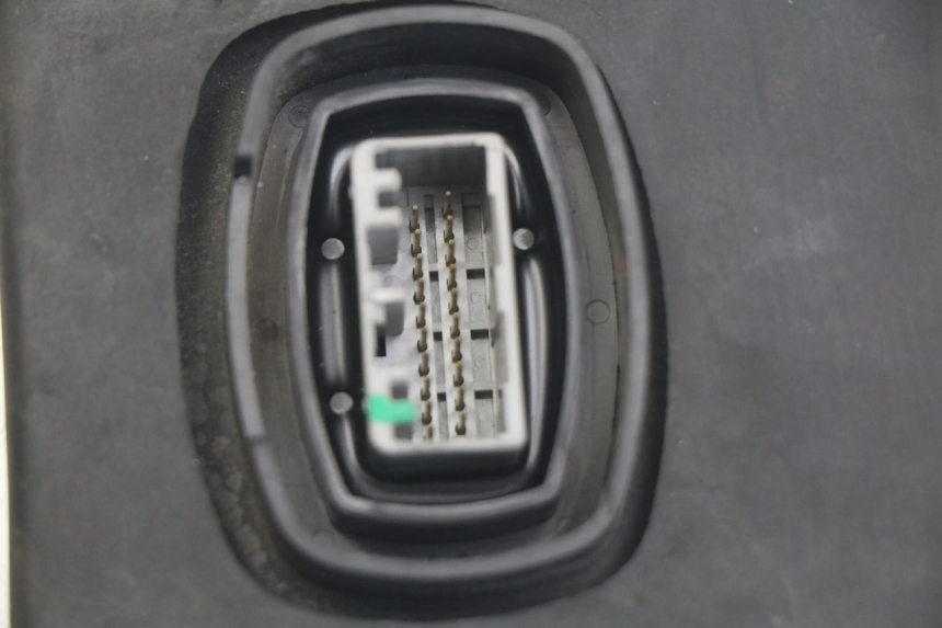 photo de HEADLIGHT RELAY HONDA FORZA 125 (2015 - 2016) - Alternative perspective