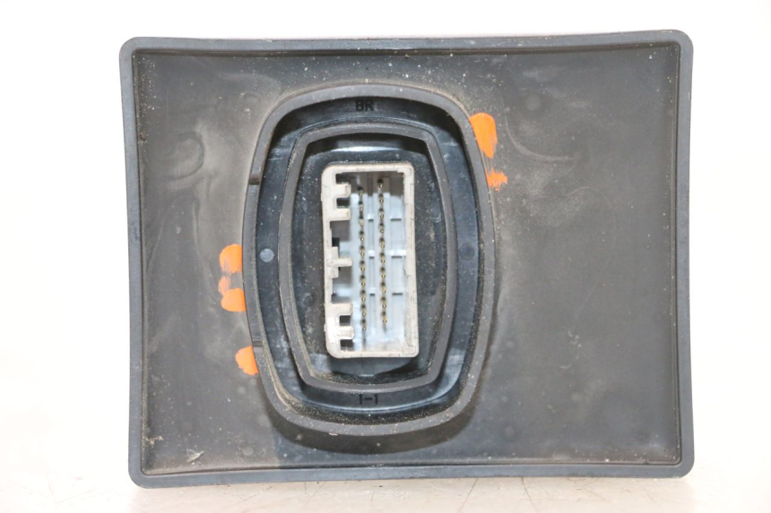 photo de HEADLIGHT RELAY HONDA PCX (JF57/JF64) 125 (2014 - 2018) - Alternative perspective