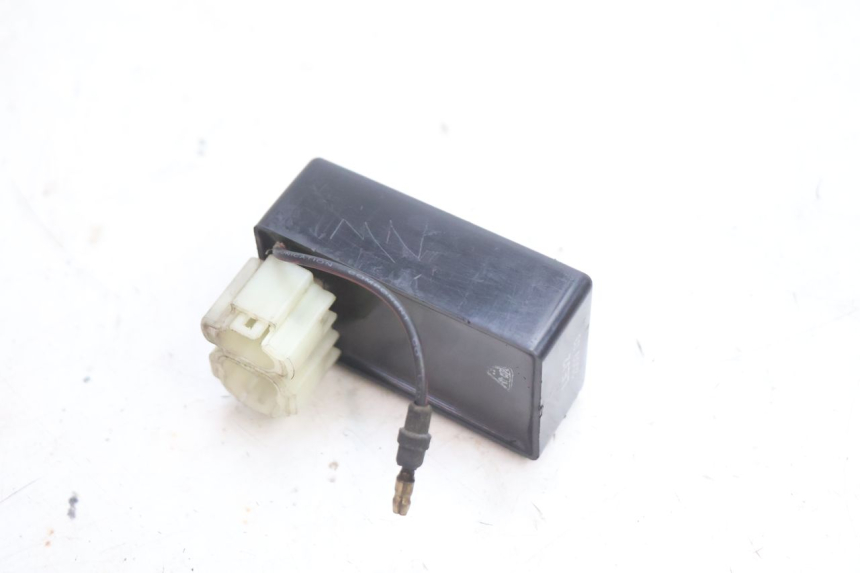 photo de HEADLIGHT RELAY KYMCO SUPER 8 2T 50 (2007 - 2013) - Alternative perspective