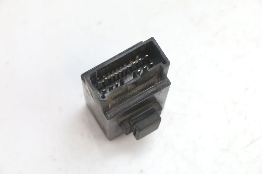 photo de FUEL PUMP RELAY YAMAHA FJR 1300 (2001 - 2005) - Alternative perspective