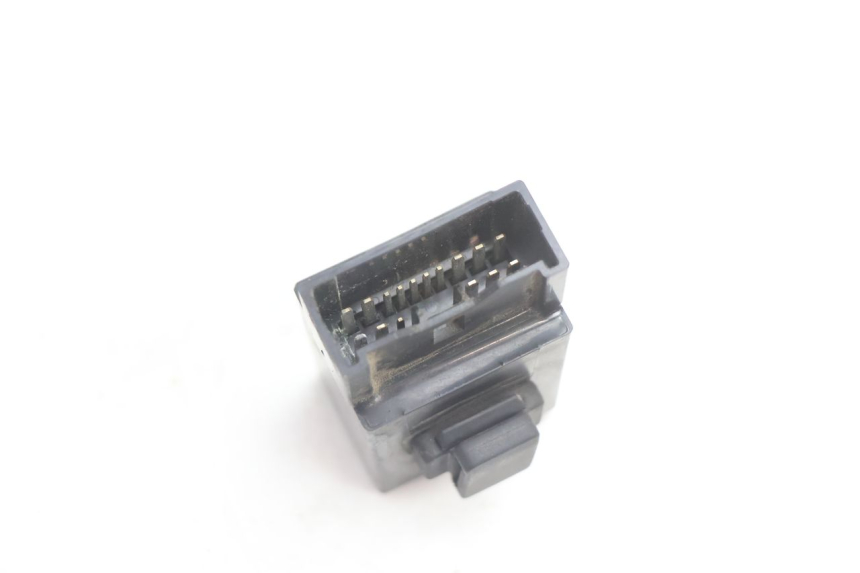 photo de FUEL PUMP RELAY YAMAHA FJR 1300 (2001 - 2005) - Alternative perspective