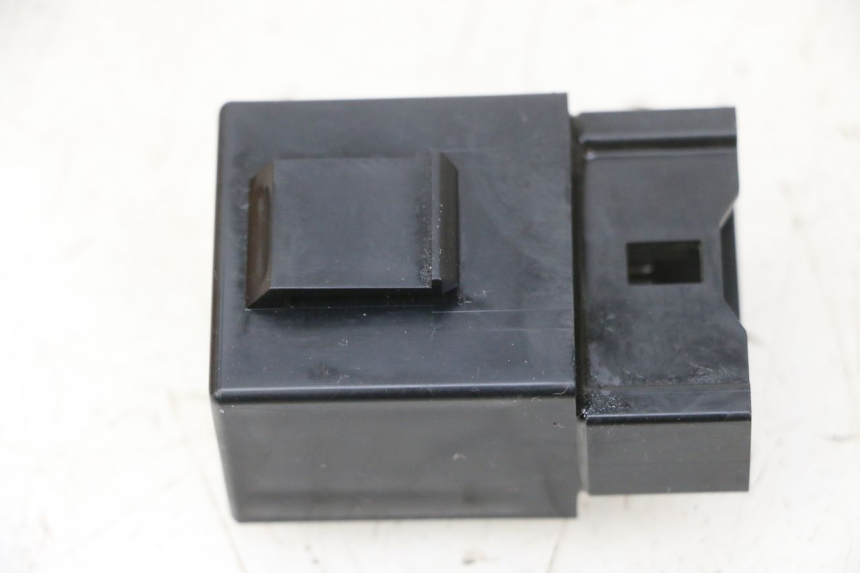photo de FUEL PUMP RELAY YAMAHA MT-07 MT07 700 (2018 - 2020) - Alternative perspective