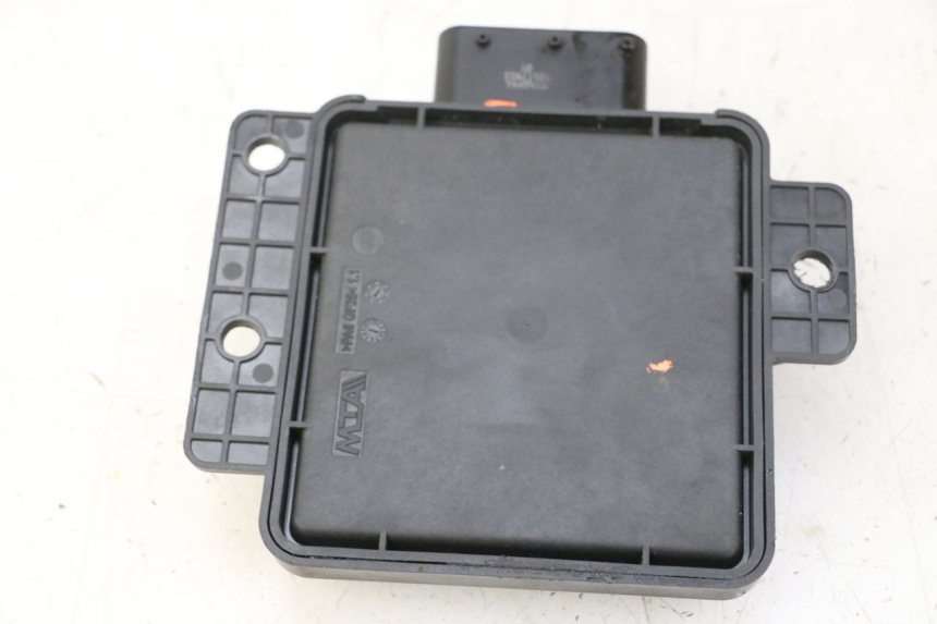 photo de ROLL LOCK RELAY PIAGGIO MP3 HPE 310 (2024 - 2025) - Zoom on usage condition