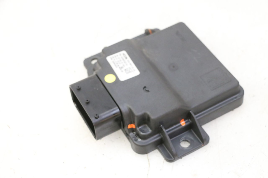 photo de ROLL LOCK RELAY PIAGGIO MP3 HPE 310 (2024 - 2025) - Alternative perspective