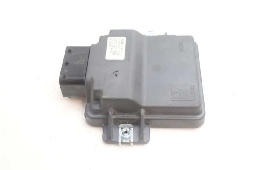 photo de ROLL LOCK RELAY PIAGGIO MP3 HPE 530 (2022 - 2026) - Zoom on usage condition