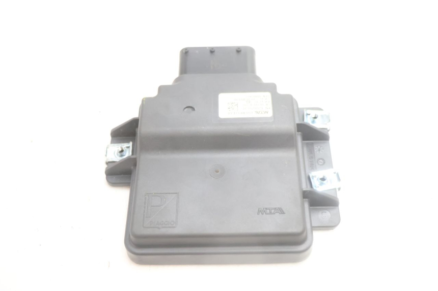photo de ROLL LOCK RELAY PIAGGIO MP3 HPE 530 (2022 - 2026) - Alternative perspective