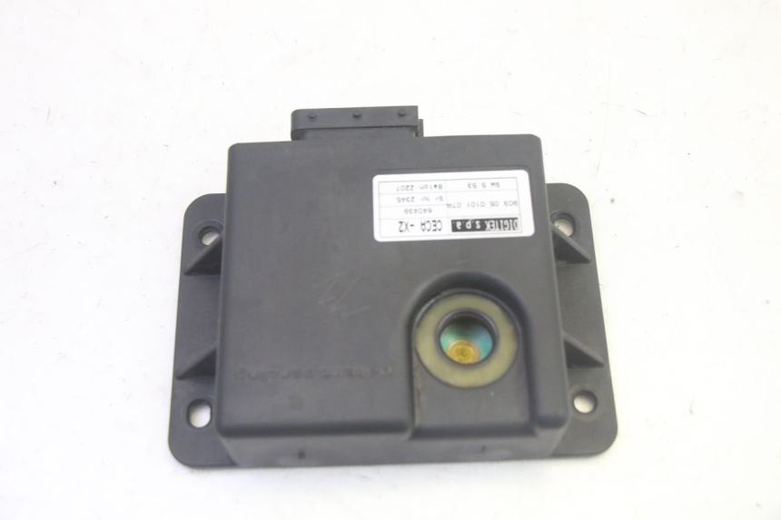 photo de RELAY ROLL LOCK PIAGGIO MP3 LT 400 (2007 - 2012) - Zoom on usage condition