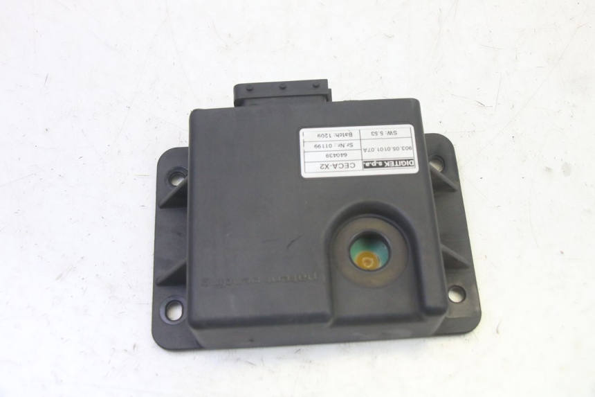 photo de RELAY ROLL LOCK PIAGGIO MP3 RL 250 (2006 - 2010) - Zoom on usage condition