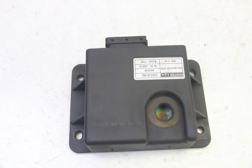 photo de RELAY ROLL LOCK PIAGGIO MP3 RL 250 (2006 - 2010) - Zoom on usage condition