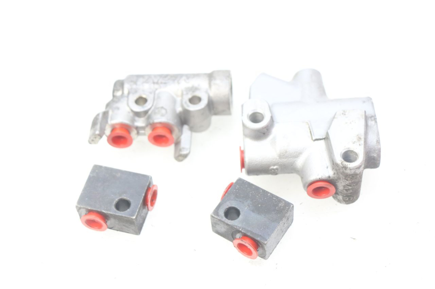 photo de BRAKE PROPORTIONING VALVE YAMAHA FJR ABS 1300 (2006 - 2012) - Technical close-up