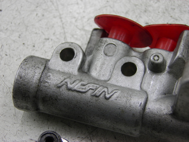 photo de BRAKE SPLITTER HONDA FJS SILVER WING 600 (2003 - 2005) - Zoom on usage condition