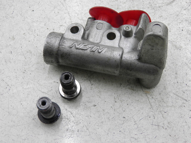 photo de BRAKE SPLITTER HONDA FJS SILVER WING 600 (2003 - 2005) - Alternative perspective