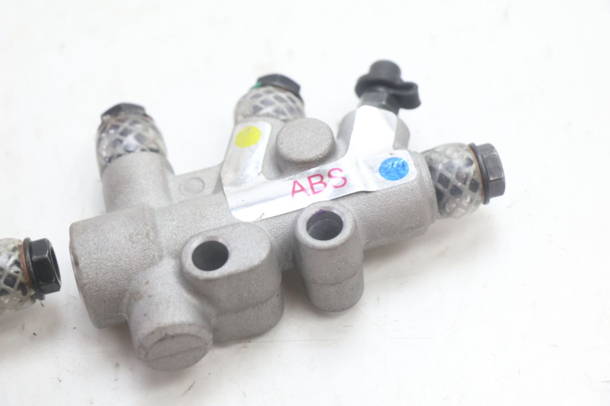 photo de BRAKE SPLITTER PIAGGIO MP3 HPE 530 (2022 - 2026) - Technical close-up