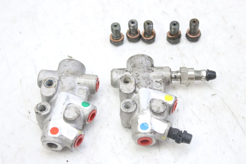 photo de BRAKE PROPORTIONING VALVE PIAGGIO MP3 RL 250 (2006 - 2010) - Alternative perspective