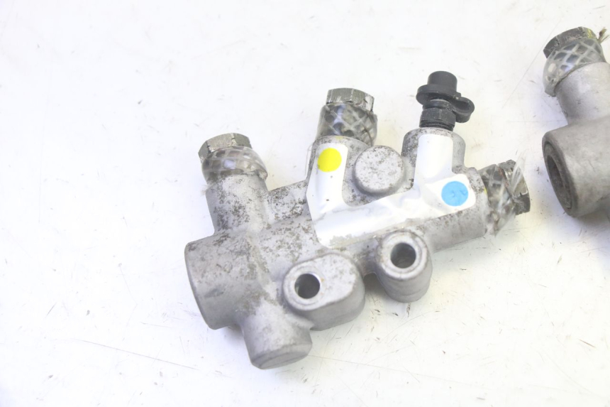 photo de BRAKE PROPORTIONING VALVE PIAGGIO MP3 RL 250 (2006 - 2010) - Zoom on usage condition