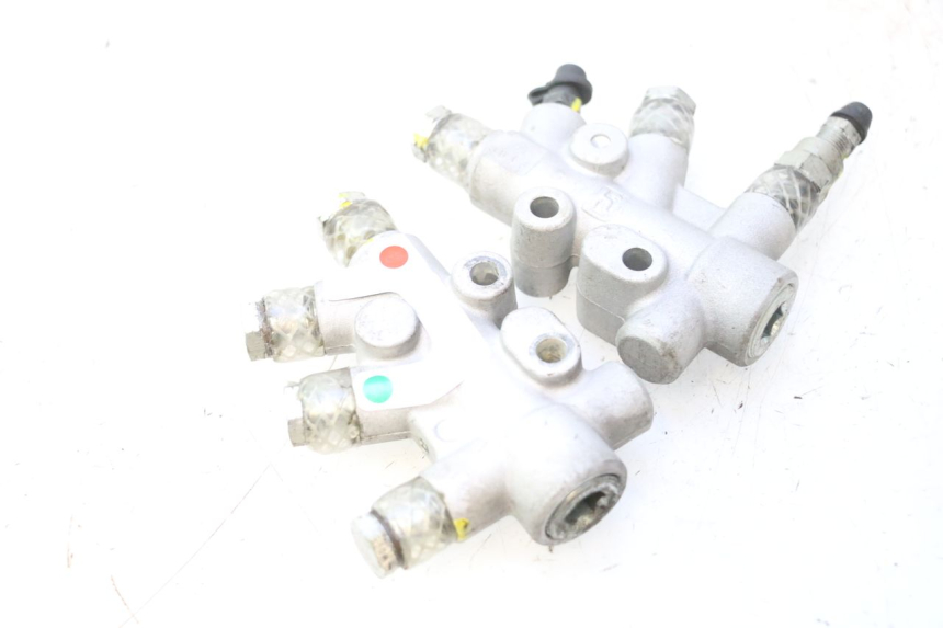 photo de BRAKE PROPORTIONING VALVE PIAGGIO MP3 500 (2011 - 2015) - Technical close-up