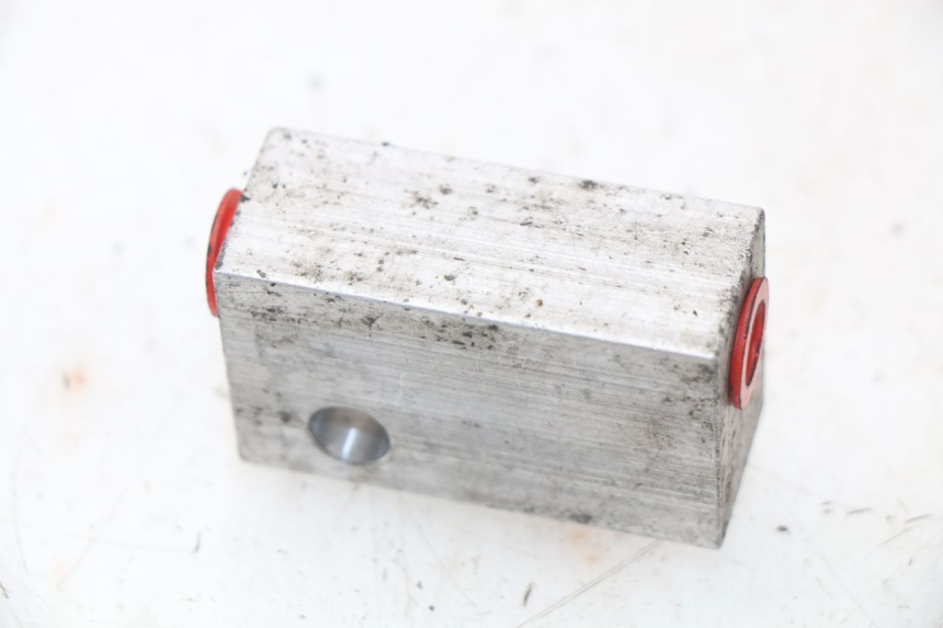 photo de BRAKE PROPORTIONING VALVE DAELIM S2 FI 125 (2008 - 2017) - Component detail