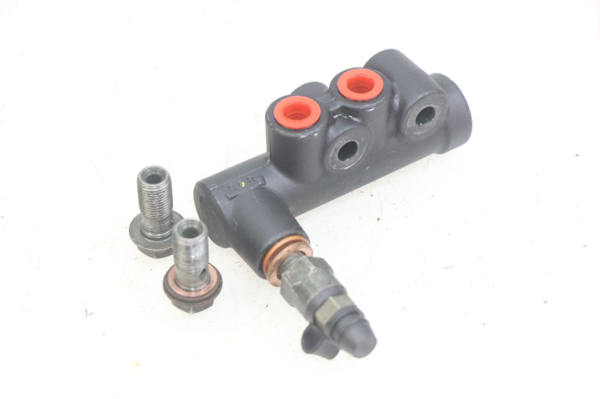 photo de BRAKE PROPORTIONING VALVE APRILIA SCARABEO LIGHT 125 (2007 - 2011) - Zoom on usage condition