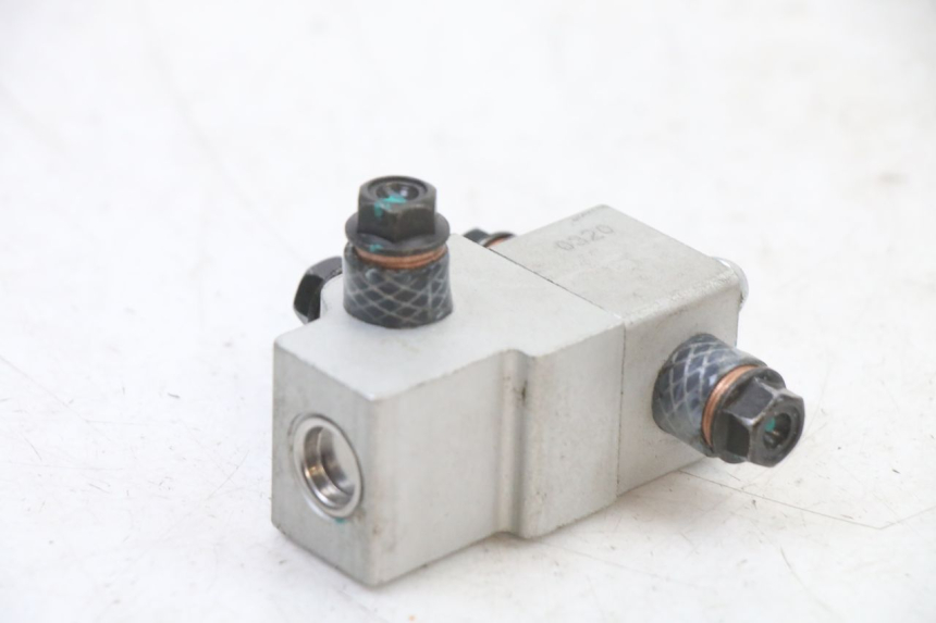 photo de BRAKE PROPORTIONING VALVE SYM FIDDLE 3 III 125 (2014 - 2020) - Alternative perspective