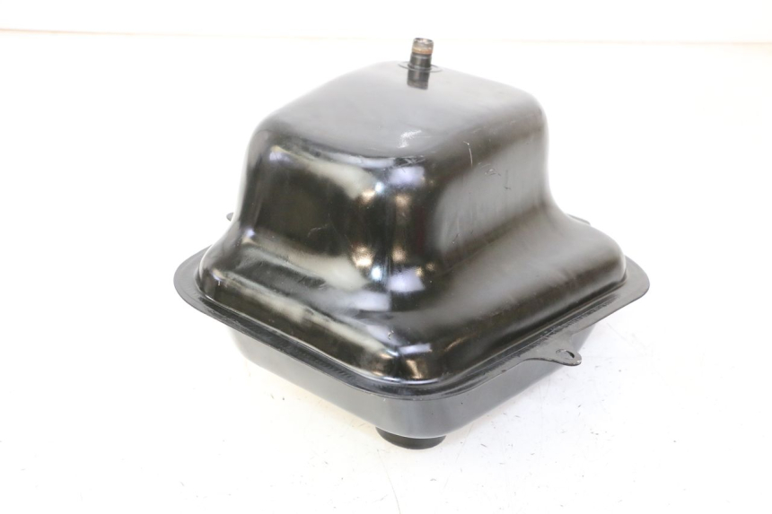 photo de FUEL TANK KYMCO AGILITY NAKED RENOUVO 2T 50 (2011 - 2018) - Technical close-up