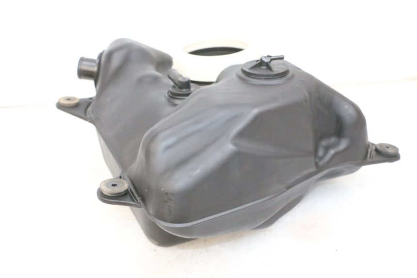 photo de FUEL TANK SUZUKI BURGMAN 650 (2013 - 2020) - Fixing points details
