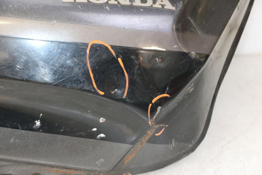 photo de FUEL TANK HONDA CBR F SC25 1000 (1989 - 1992) - Distinctive features